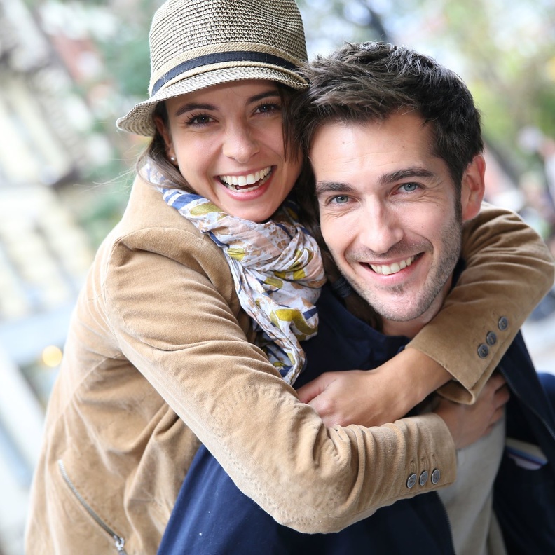 هي رقيقة وعاطفية .. التزم بهذه الوصايا العشر واملك قلبها واكسبها للأبد