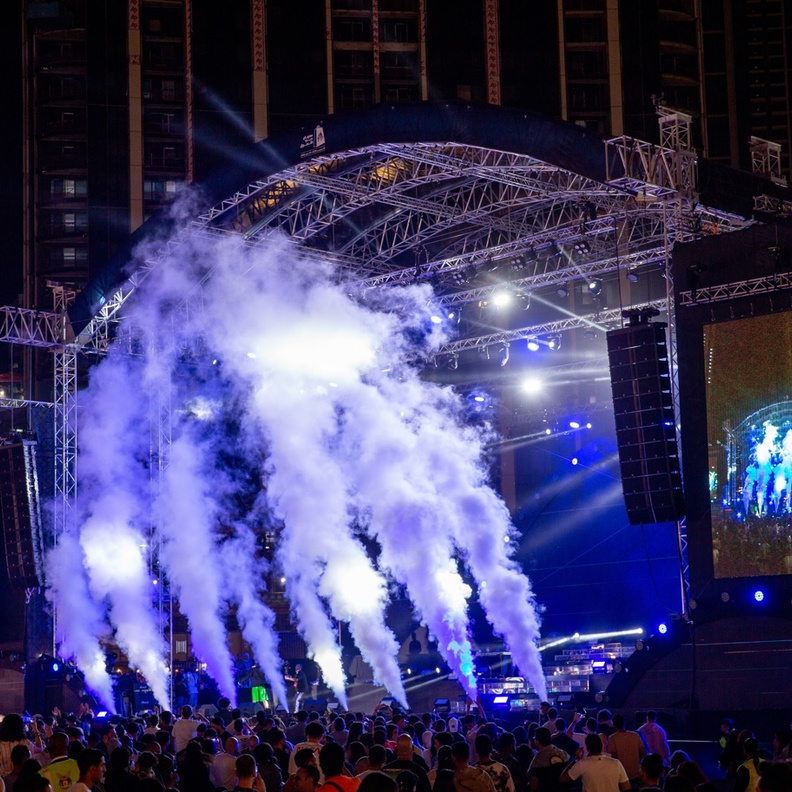 وأشهر نجوم العرب في حفلة مهرجان دبي للتسوق