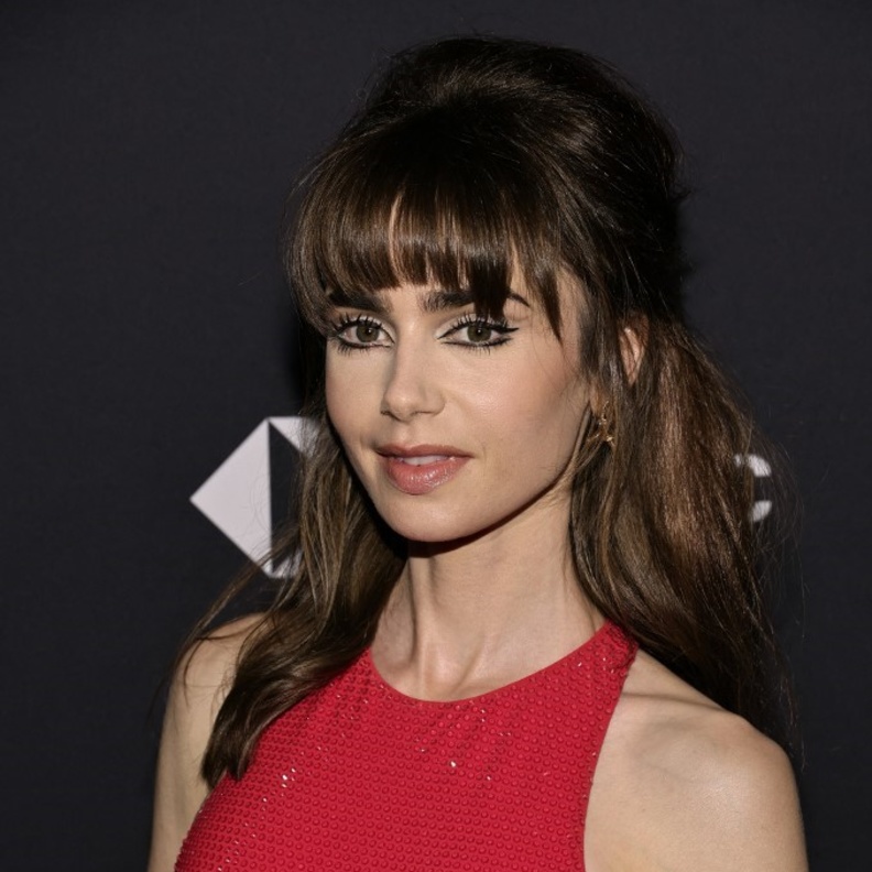 إطلالات مكياج وتسريحات شعر لا تنتهي موضتها اعتمدتها ليلي كولينز في عام 2022