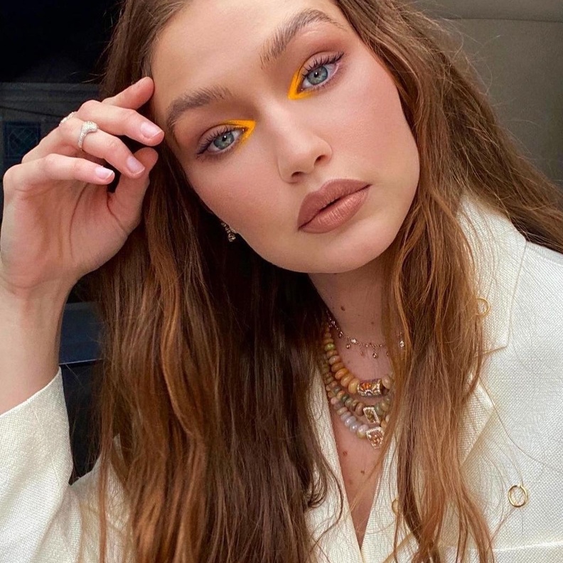 إطلالات جمالية لـجيجي حديد عصرية عام 2022