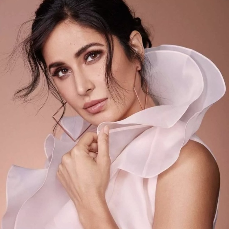 إطلالات مكياج هندي لا تبطل موضته شاهدناه في حصاد 2022