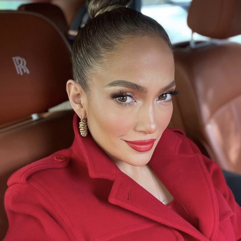 خطوات تطبيق مكياج جينفر لوبيز - الصورة من حسابها على انستغرام