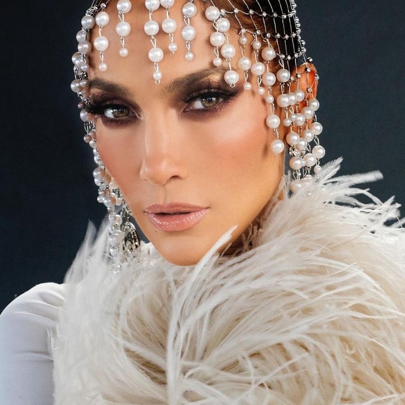 جولة على أبرز الإطلالات الجمالية للنجمات العالميات في عام 2022 ..استوحي منهن أساليب لا تنسى