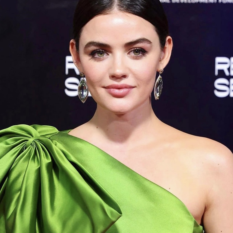 طريقة تطبيق المكياج الوردي بأسلوب Lucy Hale - الصورة من حسابها على انستغرام