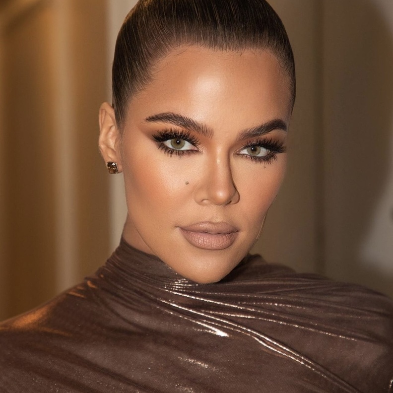 مكياج ترابي لا يزول بأسلوب كلوي كارداشيان