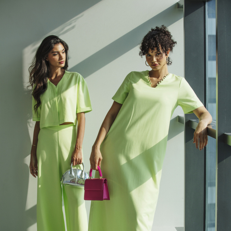 تصاميم لافتة من "كيفي" عصرية ومحشمة بألوان مميّزة