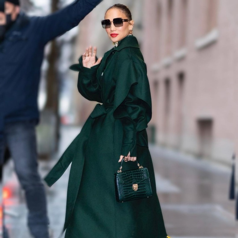 إطلالات جينيفر لوبيز عام 2022 مثال للأناقة