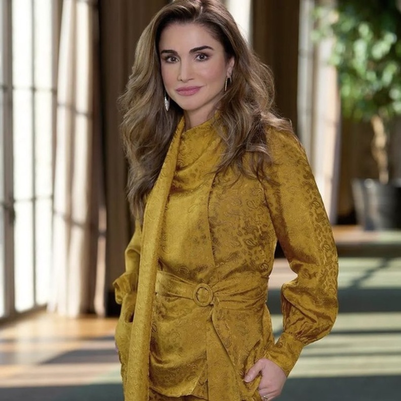 إطلالة لافتة للملكة رانيا بلوك مميّز من Erdem