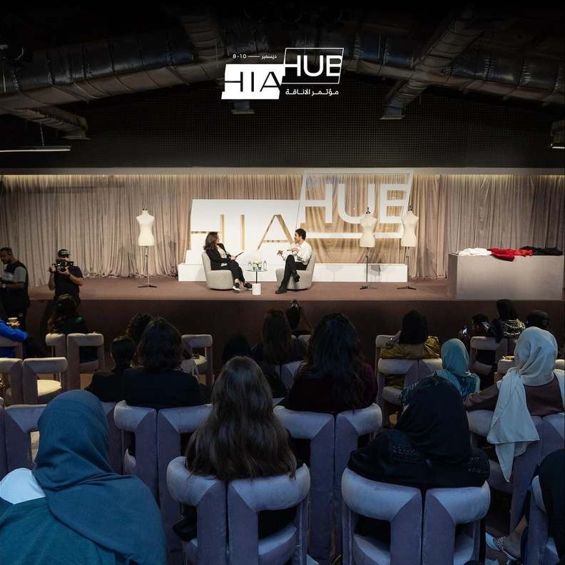 أشهر المصممين ومنسقي الأزياء يكشفون أسرارهم في "هي هب"