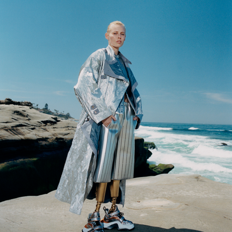 جلسة تصويرية خاصة بـــ "هي" ودار LOUIS VUITTON تحت عنوان Reflections Metallic