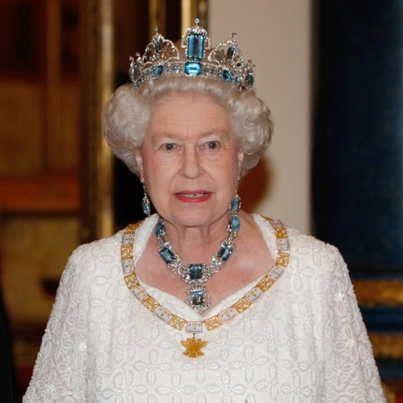 طقم الأكوامارين للملكة إليزابيث من دار غيرارد Garrard