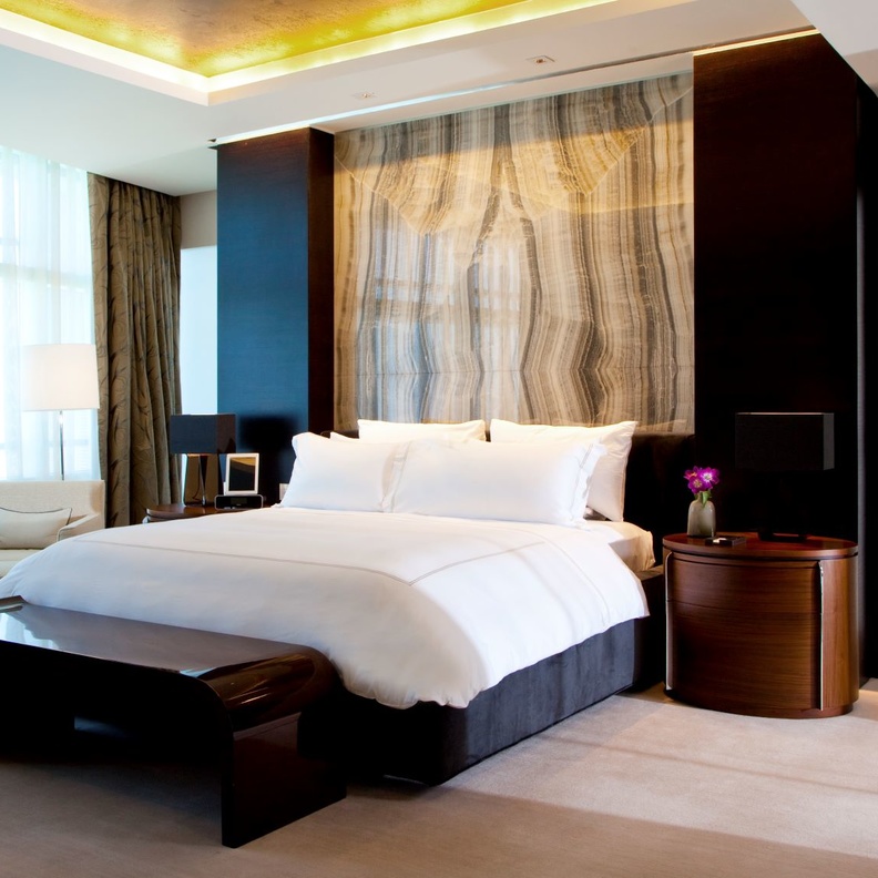 الوجهة المثالية لعشاق الرفاهية والإطلالات اللازوردية في فندق روزوود أبوظبي