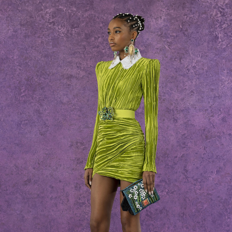 قماش المخمل بألوان مختلفة لاطلالات راقية ومفعمة بالأنوثة 