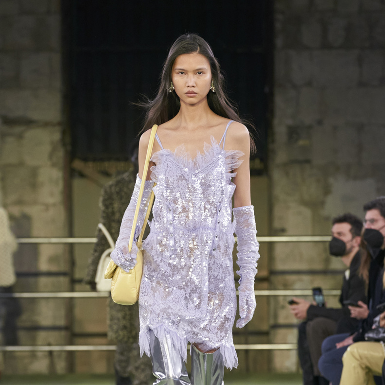 موضة القفازات العصرية أكسسوار مناسبات نهاية العام 2022