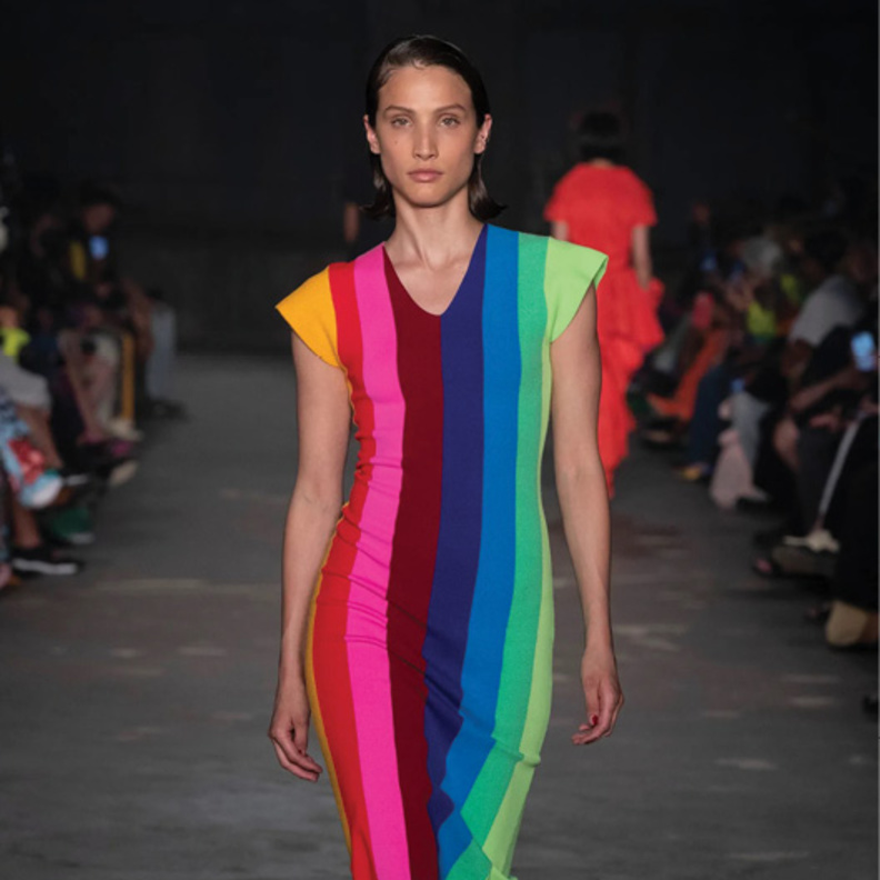 خطوط قوس قزح تشرق في سماء خزانتك الشتوية مع أبرز الصيحات