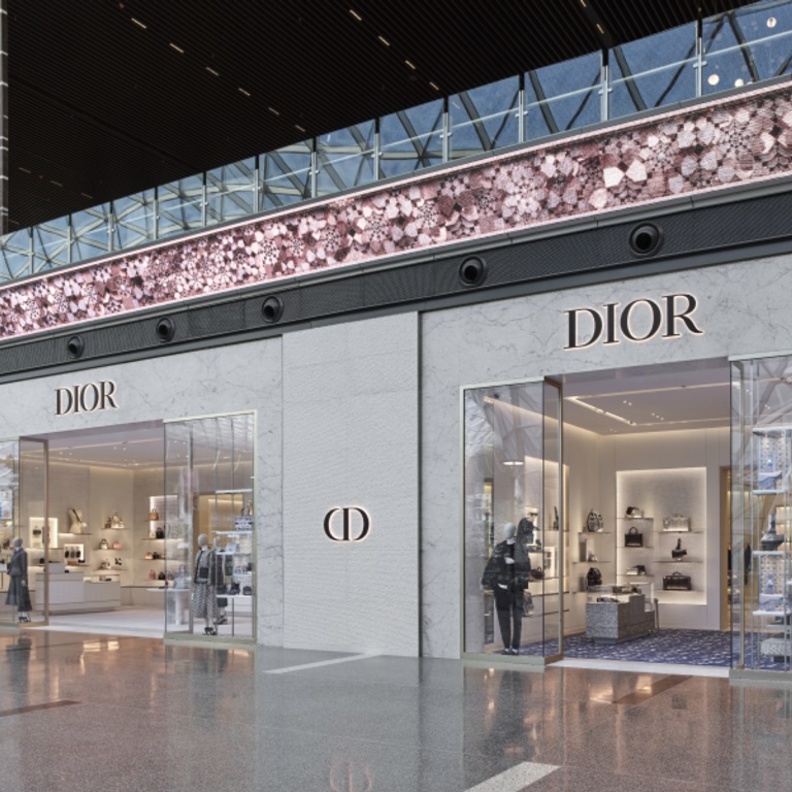 متجر ديور في مطار دوحة 