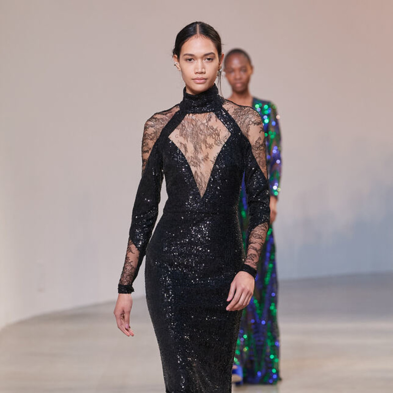 فستان طويل باللّون الأسود من Elie Saab