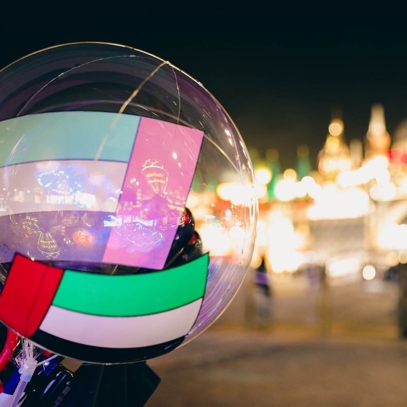 عروض مبهرة في احتفالات القرية العالمية بعيد الاتحاد الـ 51