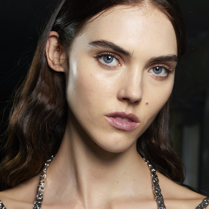 أفضل كريمات طبيعية لإزالة الهالات السوداء بوقت قصير