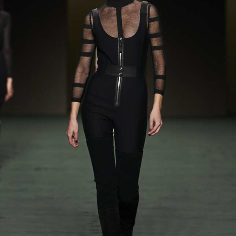 جمبسوت أسود لافت من Hermes