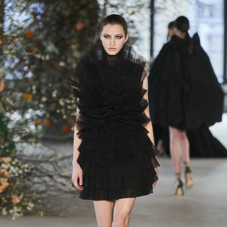 فساتين كشكش ناعمة تبرز جوانبك الأنثوية بأجمل الطرق 