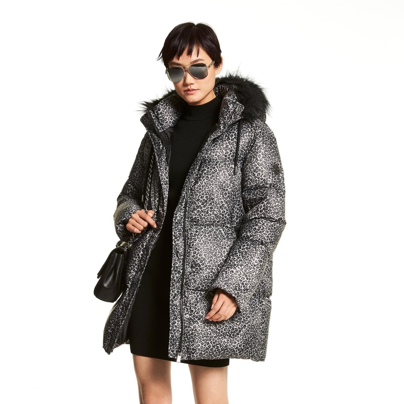 دور أزياء قدمت تصورًا غير متوقع للنقشات الحيوانية لشتاء 2023