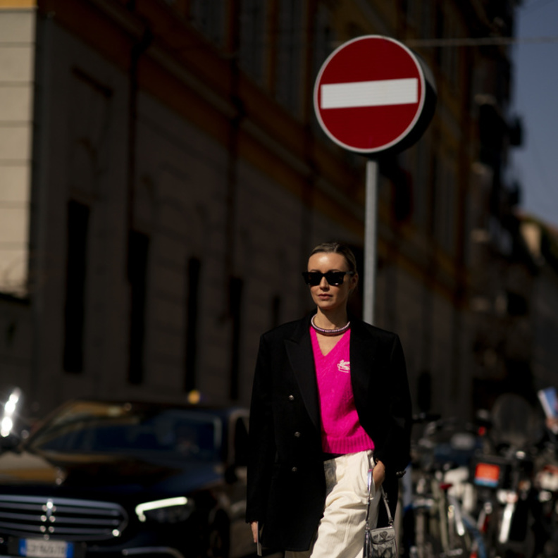 تنسيق البلايز الصوفية بأسلوب كاجوال شيك من إطلالات Street style