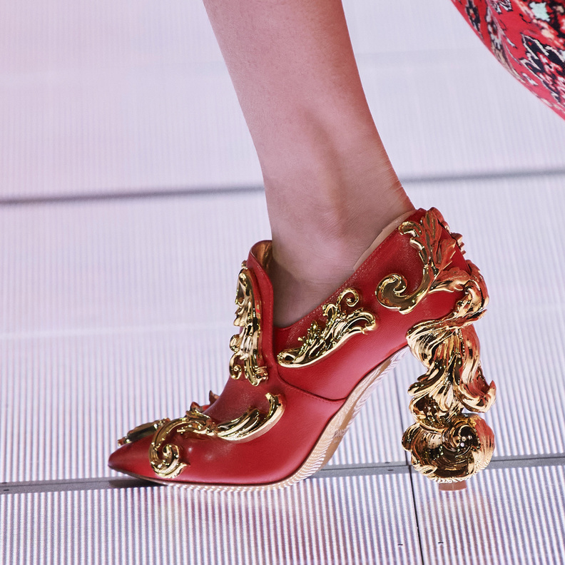 موديلات أحذية حمراء لاحتفالات رأس السنة 2023