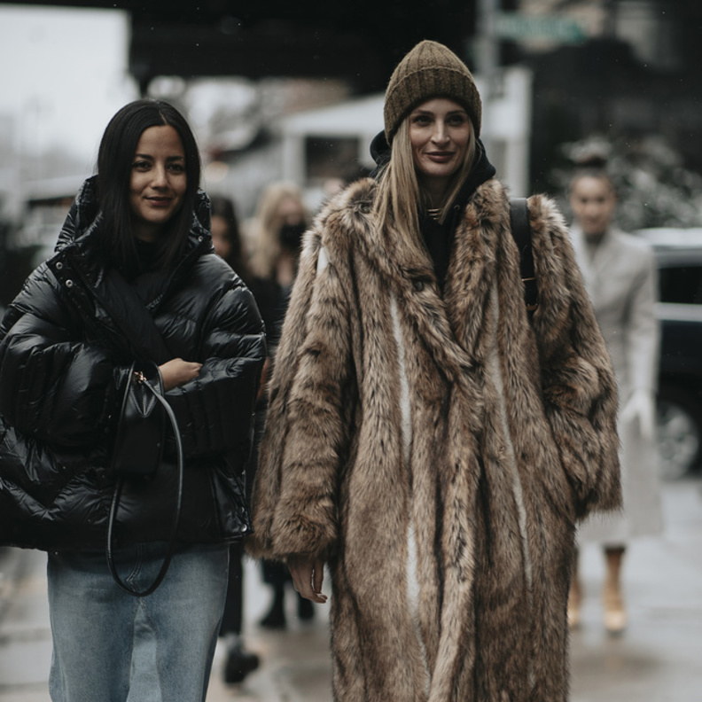 المعطف الفرو صيحة خريفية مميّزة لا تفوتيها