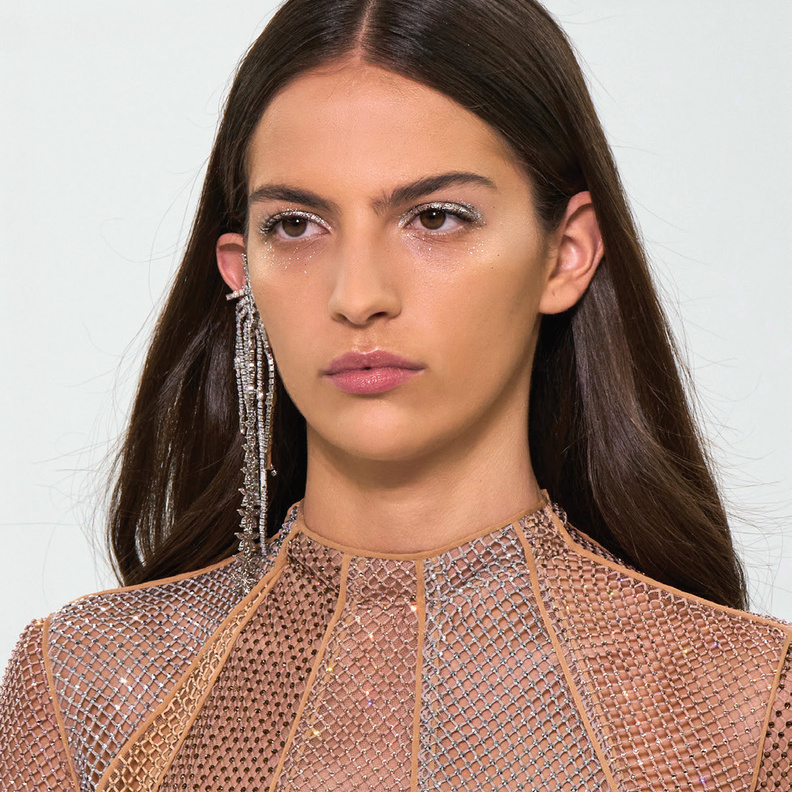 اطلالتك الجمالية فائضة بالترف في مناسبات نهاية العام