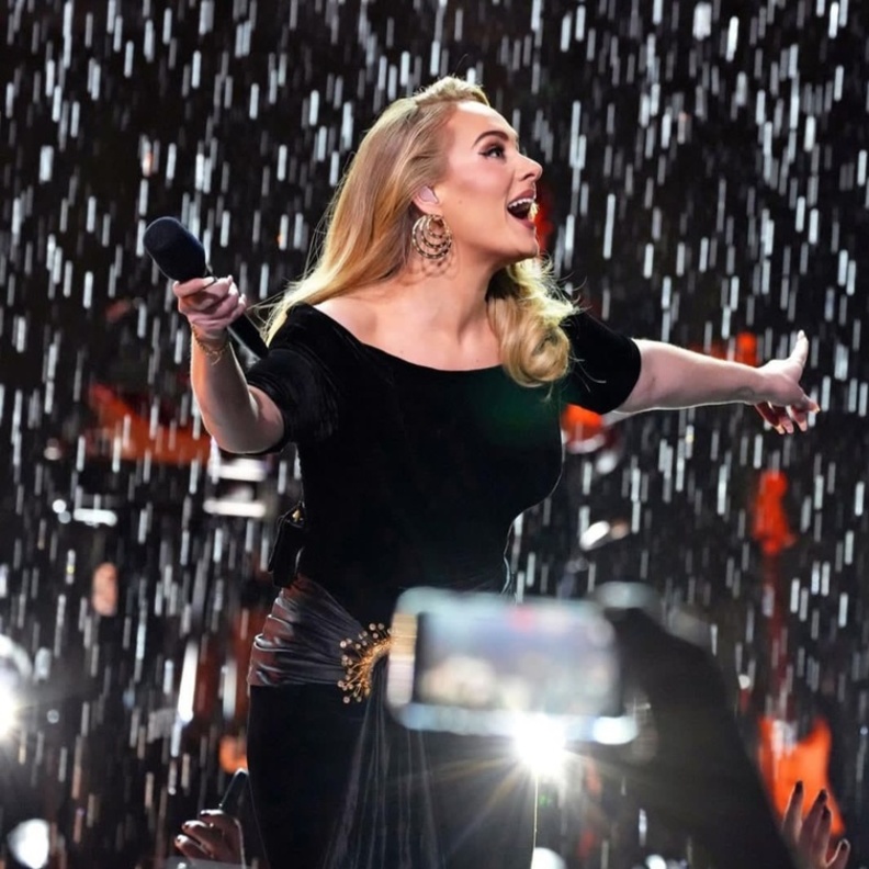 أديل Adele المغنية الشهيرة