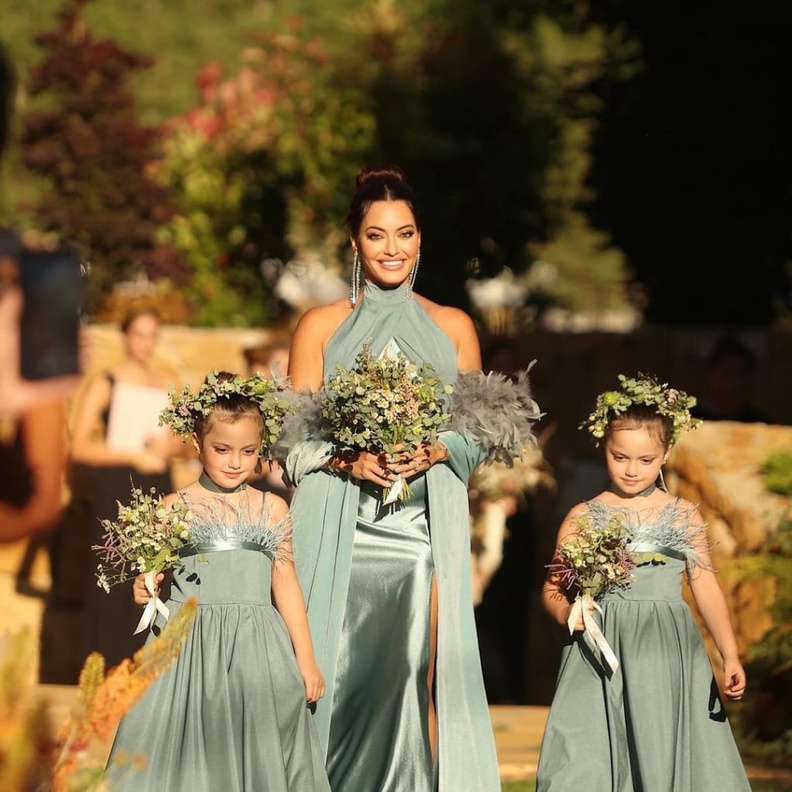 كارن وازن وابنتيها