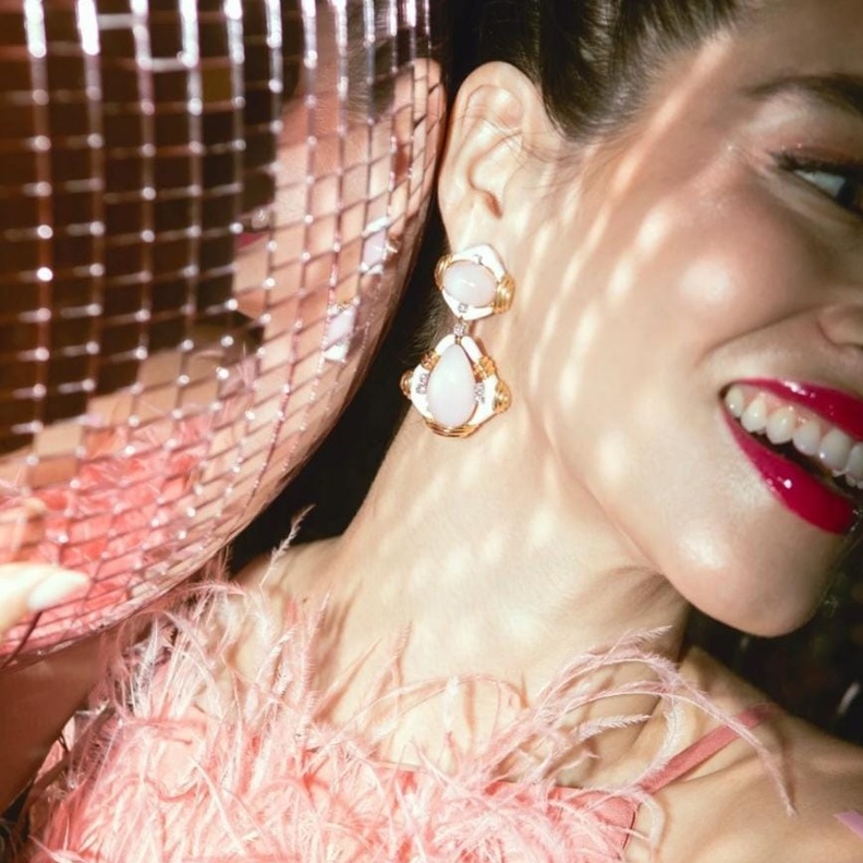 أقراط من تصميم دار DAVID WEBB من موقع MARISSA