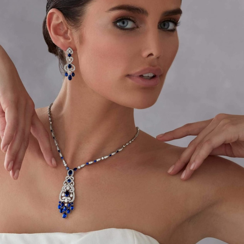 طقم Regal Cascade المرصع بالألماس والياقوت من غرارد Garrard