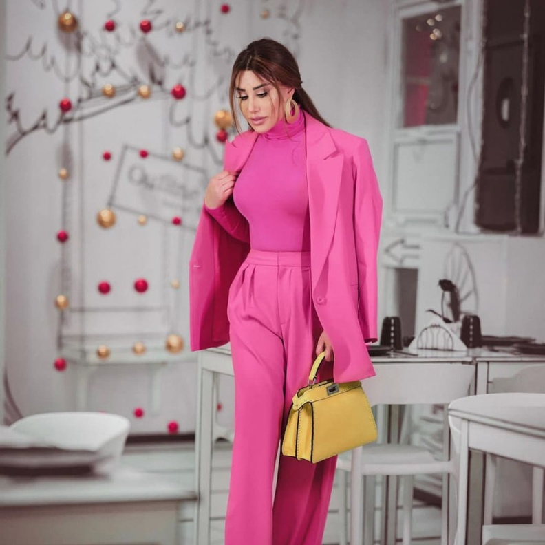 الفوشيا لإطلالة ناعمة