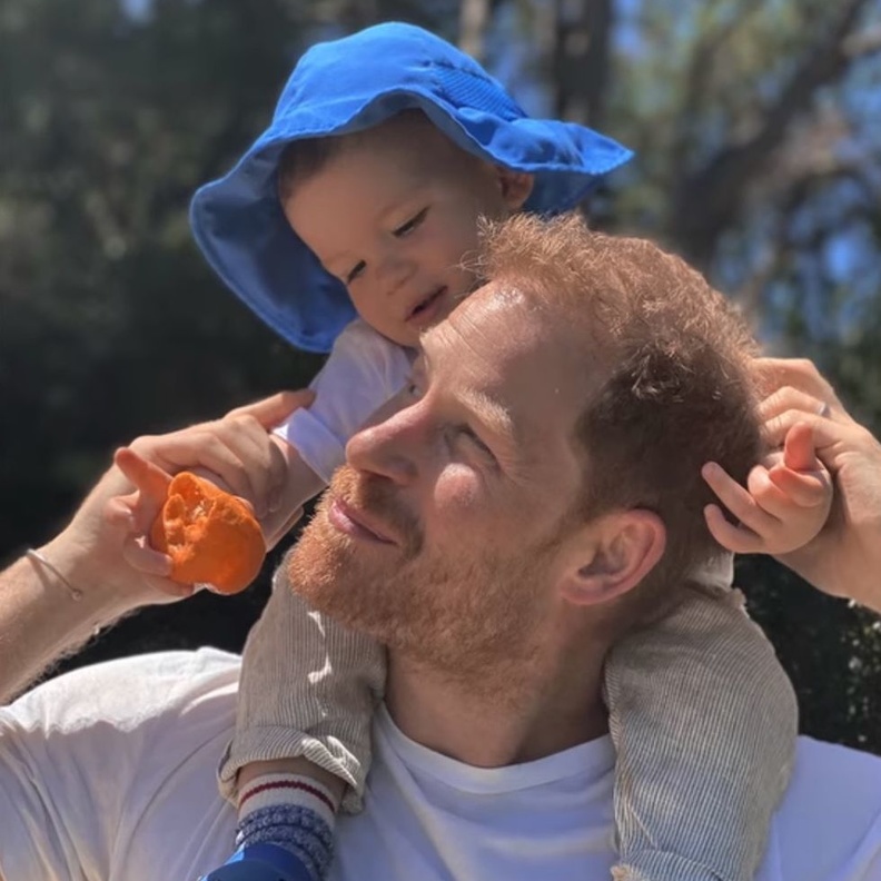 صور "مبهجة" لهاري وميغان مع أبنائهما