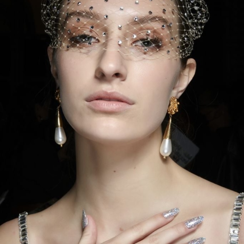 يديك جافة ومتشققة؟ إليك أفضل الكريمات الطبيعية لتنعيمها