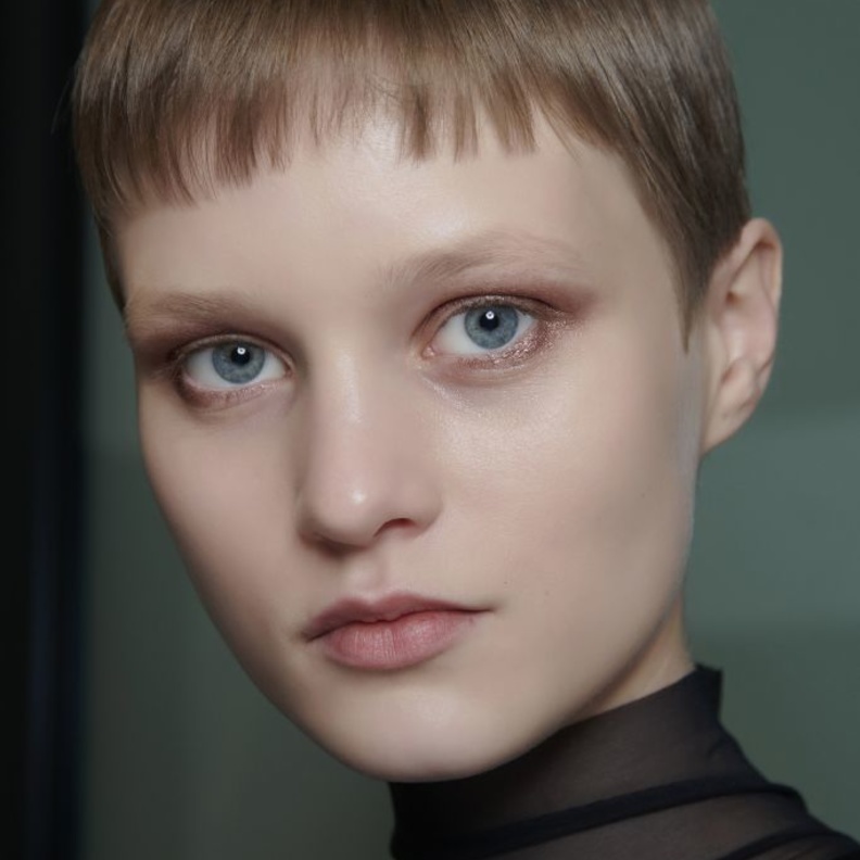 علاجات مجرّبة للبشرة للتخلص من البقع الداكنة وآثار حب الشباب