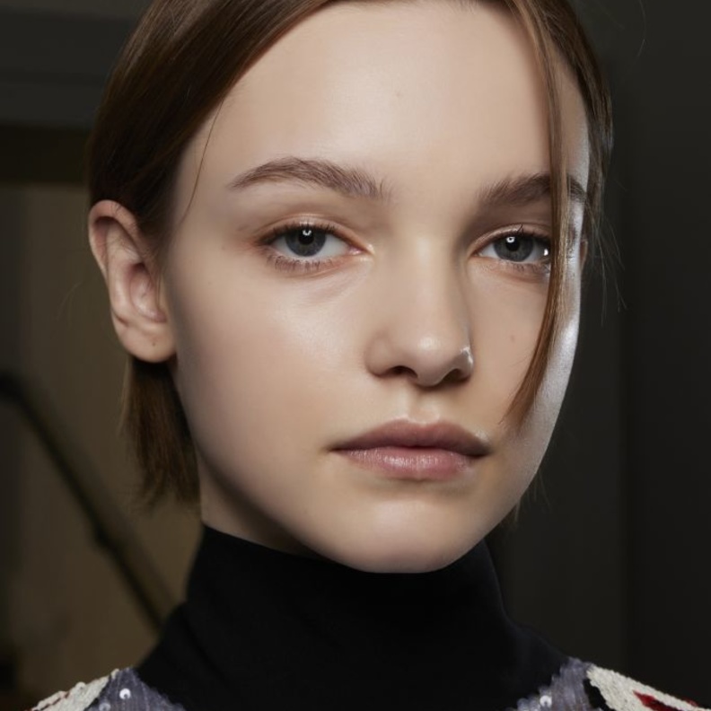 ماسك الكركديه والنشا لصاحبات البشرة الدهنية