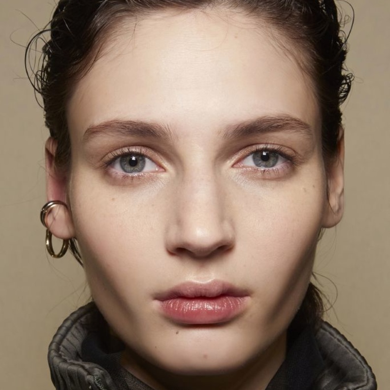 نصائح فعالة لتنظيف البشرة العادية بالطرق الطبيعية