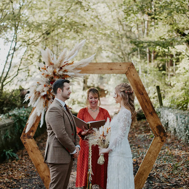 أفكار رائعة لحفلات الزفاف البوهيمية الأنيقة بثيم الغابات