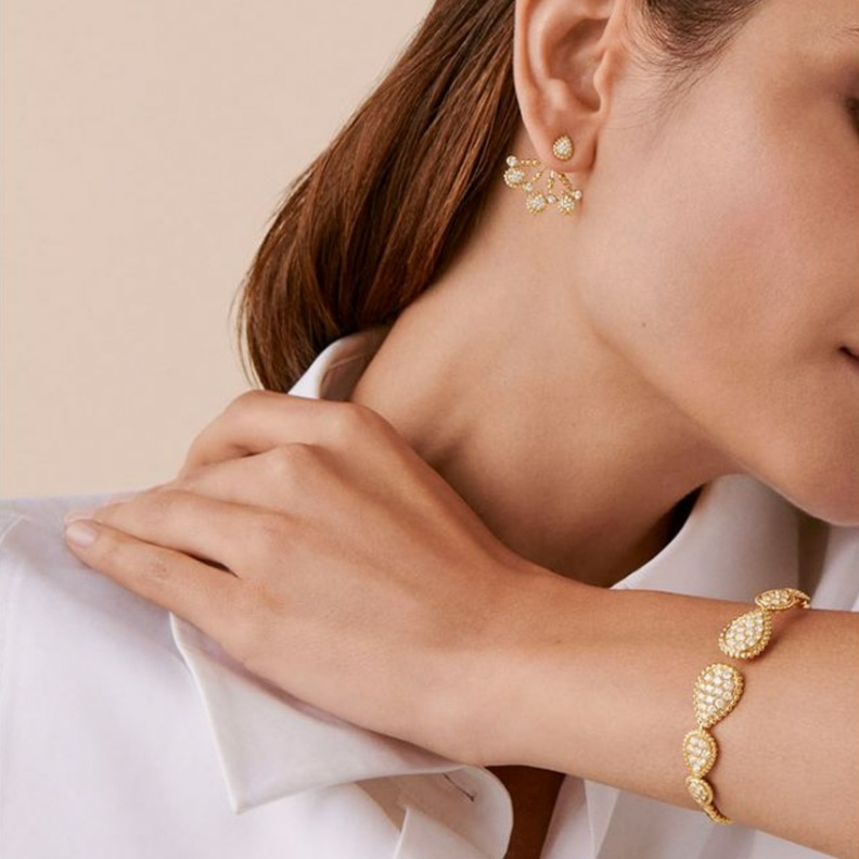 أقراط كبس ذات تصميم متجدد وعصري من مجموعة Serpent Bohème لبوشرون Boucheron