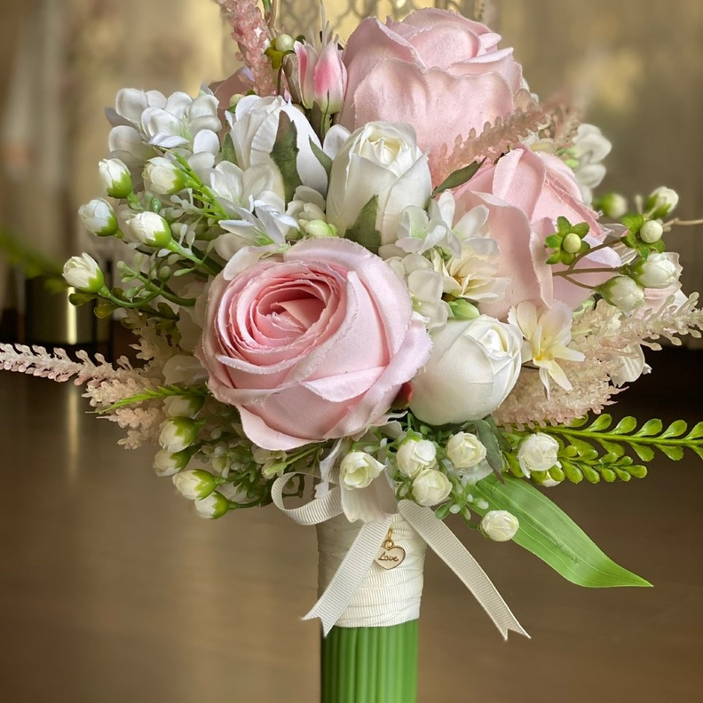 ألوان ناعمة من مصممة مسكات العرايس السعوديه مشاعل الشمري