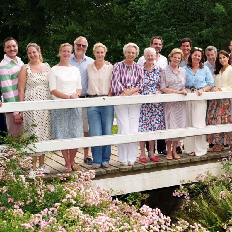 أهم الروابط والصلات التي جمعت بين قسطنطين آخر ملوك اليونان وبين العائلات الملكية الأوروبية