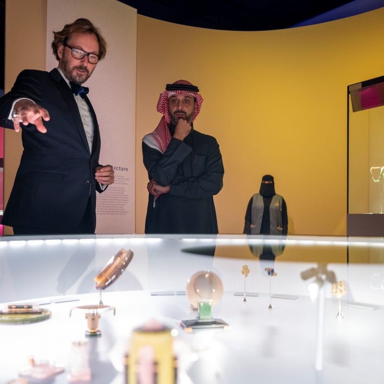 افتتاح معرض "الزمن، الطبيعة، الحب لدار فان كليف أند آربلز" في المتحف الوطني