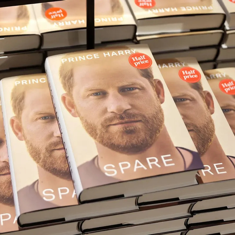 الأمير هاري يكشف عن أقرب أفراد عائلته إليه في كتابه الجديد