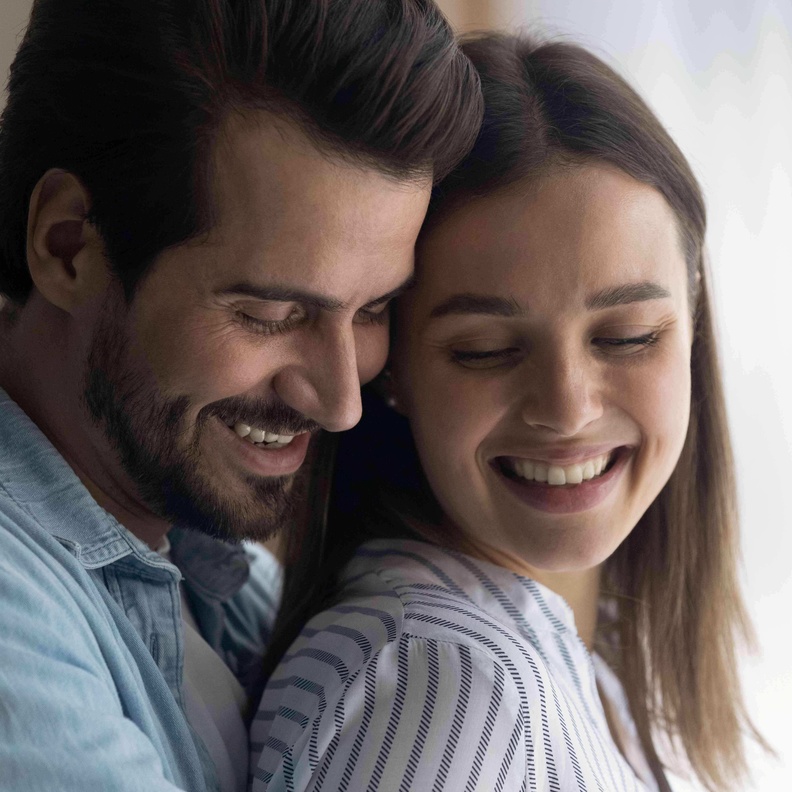 الرجل الوسيم أم الرجل الحنون .. من يصل إلى قلب المرأة أسرع