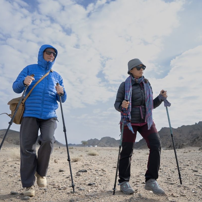 الرحالة السعودية ريم فيلبي ترافق المستكشف البريطاني مارك إيفانز في رحلة إعادة إحياء قلب الجزيرة العربية - الصورة الرئيسية