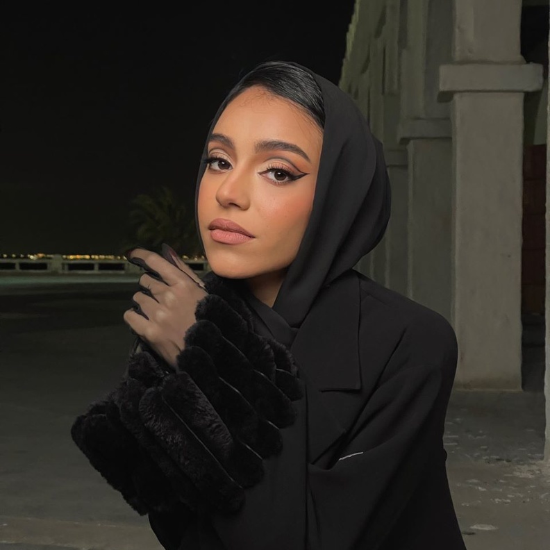 أطلقت زينة عماد مؤخرا أغنية يمر صوتك