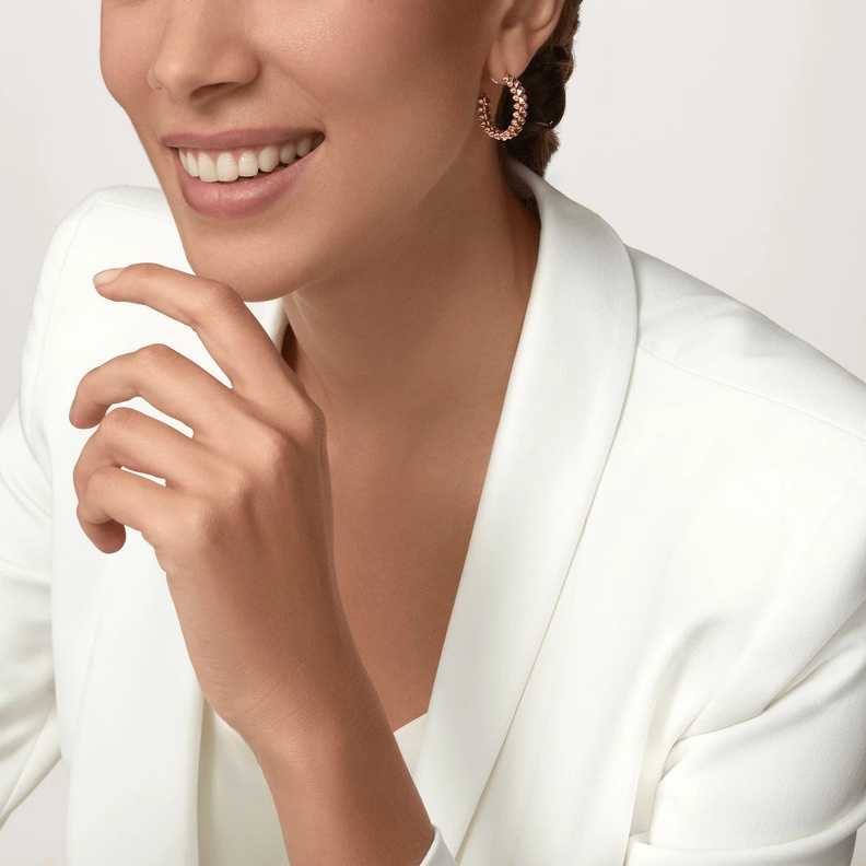 انتقي أجمل مجوهرات كارتييه الناعمة لاطلالة شهر العسل